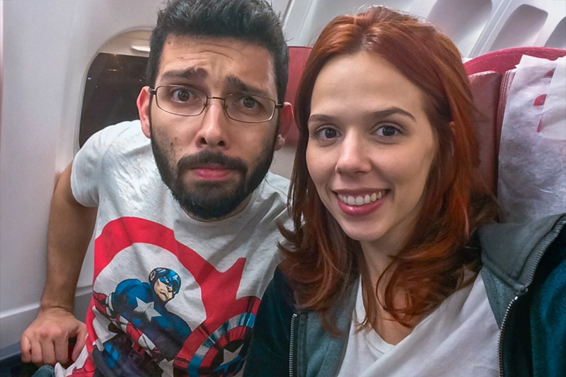 Tata e Rafa no avião, a caminho de Cozumel, no Mexico