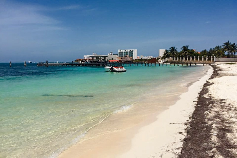 Playa Tortugas é uma das praias públicas de Cancun com fácil acesso