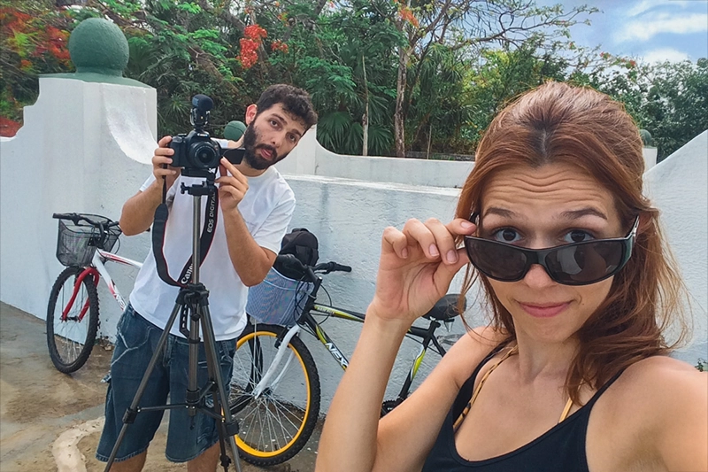 Casal gravando para o YouTube em Cozumel