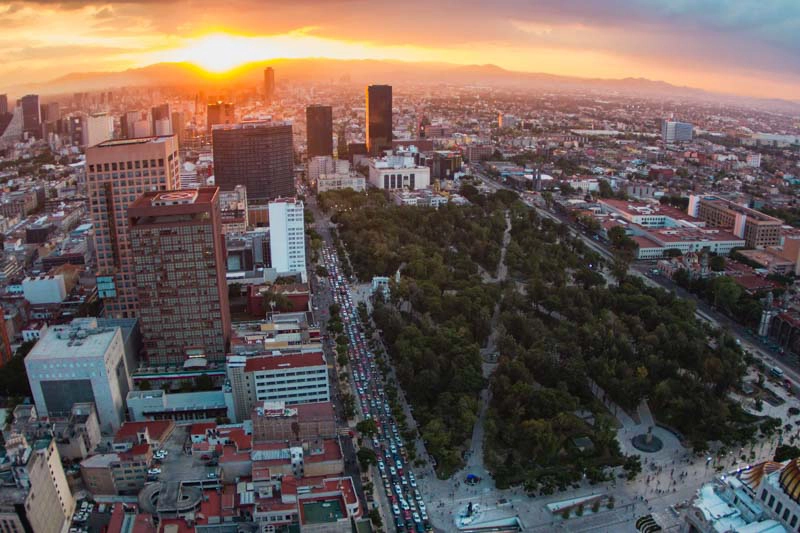 Ver a Cidade do México do topo da Torre Latinoamericana precisa estar no seu roteiro do que fazer na Cidade do Mexico