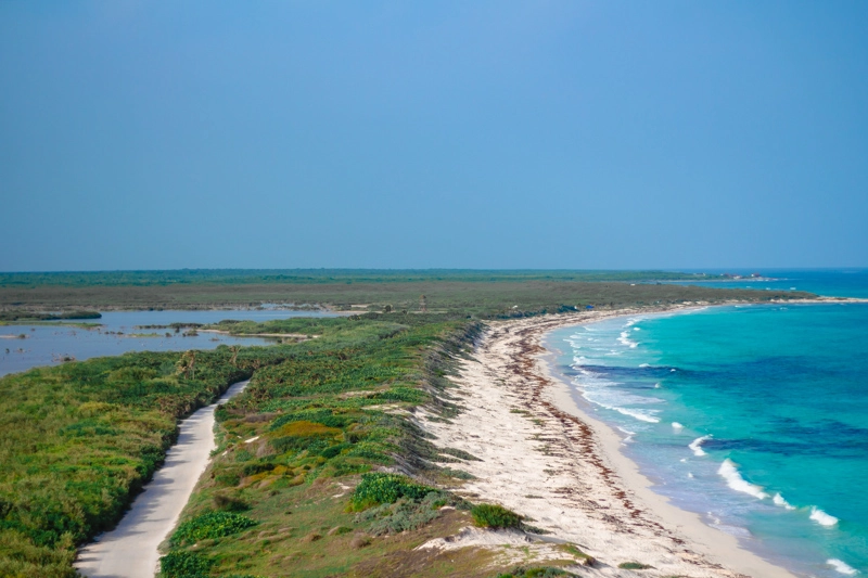 Vista de cima do Farol Celarain, no Parque Punta Sur, em Cozumel