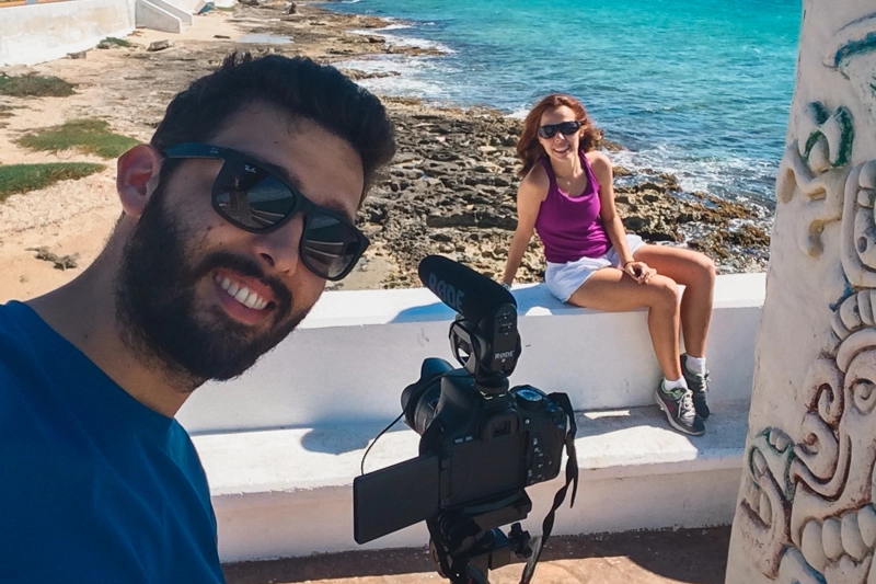 Em 2015, passamos quatro meses vivendo em Cozumel, no México, com um objetivo: unir viagem, mergulho e audiovisual em um projeto nosso, o Profundo no Mundo. Neste artigo, contamos como viabilizamos financeiramente essa experiência — equilibrando trabalho remoto, permutas e muita dedicação