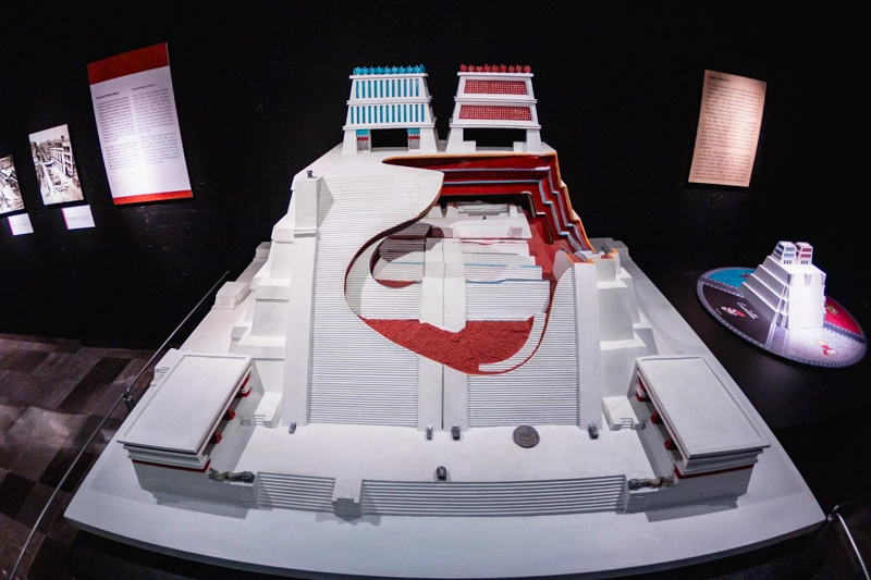 No Museu do Templo Mayor podemos ter uma noção de como era o complexo antigamente.