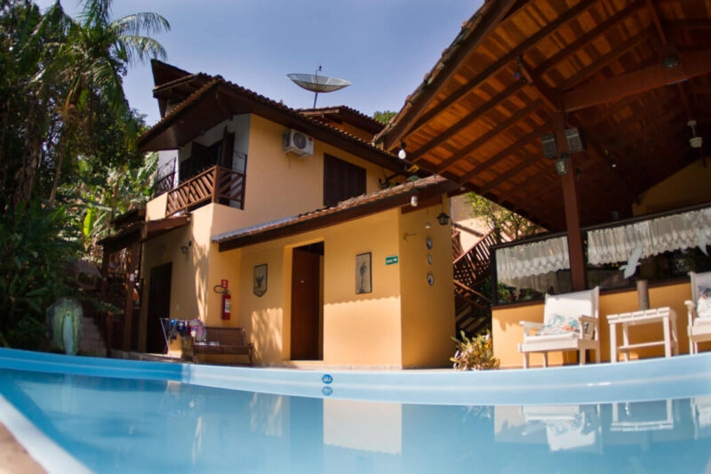 A Pousada Vila São Pedro é uma ótima opção de hospedagem em Ilhabela.