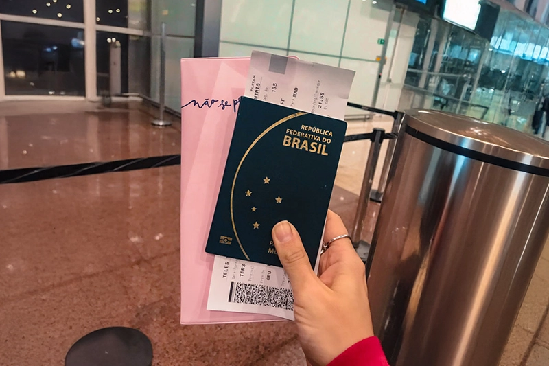 Passaporte, vacinas e seguro viagem