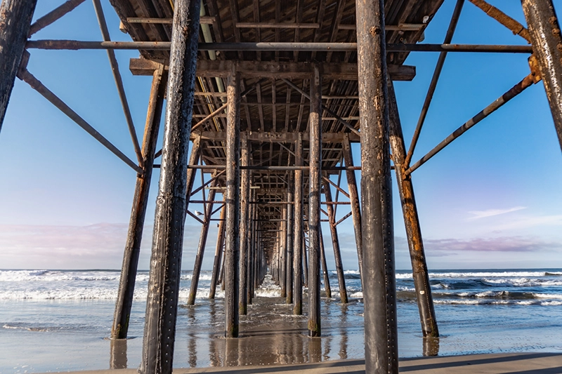 Debaixo do píer de Oceanside.