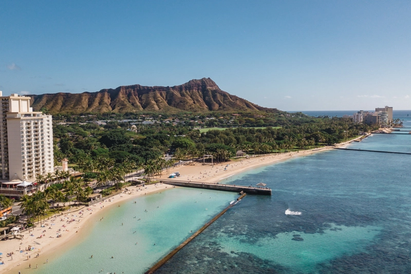 Praia de Waikiki, em Honolulu, no Havaí: só conseguimos conhecer esse lugar incrível porque fizemos stopover