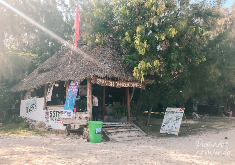 quiosque da spanish dancer divers, em zanzibar, tanzania
