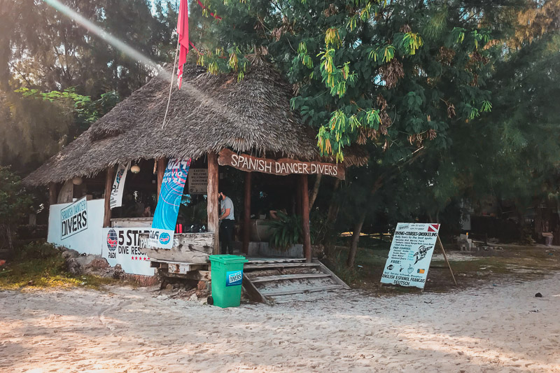  quiosque da Spanish Dancer Divers em Nungwi.
