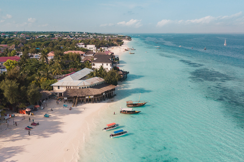 Vista aérea de Nungwi, região de praias ao norte de Zanzibar.