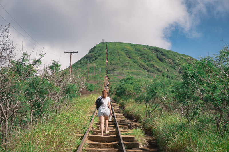 Início da trilha do Koko Head, uma das coisas mais legais para fazer em Oahu no Havaí
