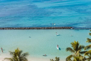 quanto custa viajar para o hawaii? - praia de waikiki, em honolulu