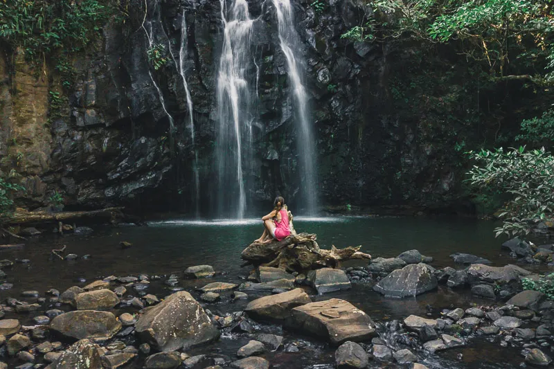 Cachoeira em meio à floresta tropical de Cairns