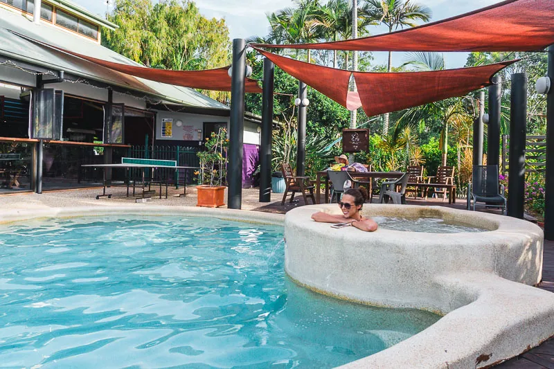 Área externa de hostel em Hervey Bay