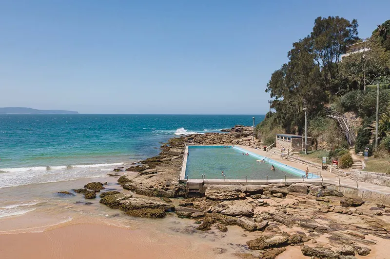 Piscina natural e praia de Palm Beach em Sydney