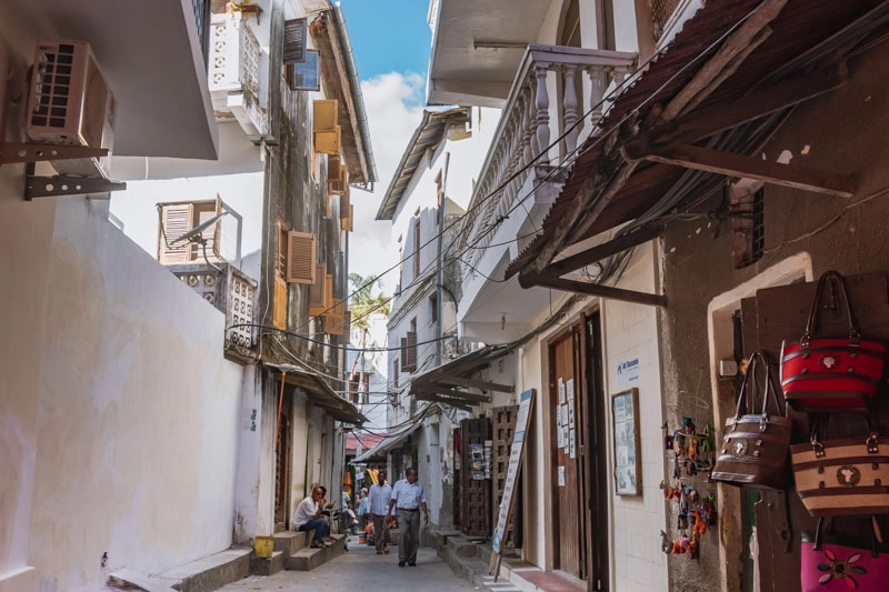 Ruas estreitas de Stone Town, em Zanzibar