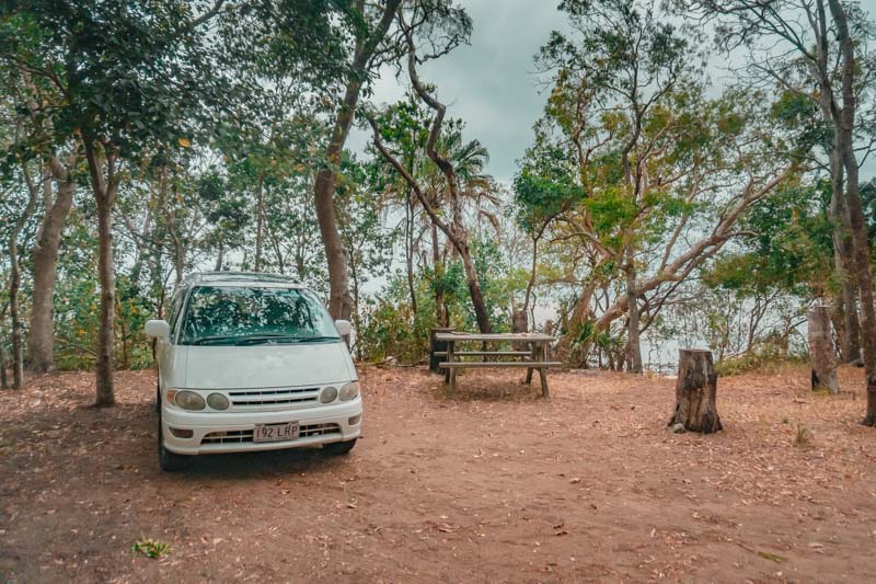 camping dentro do Cape Hillsborough National Park