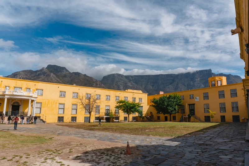 No Castelo da Boa Esperança, você vai encontrar um museu e uma linda vista de Cape Town