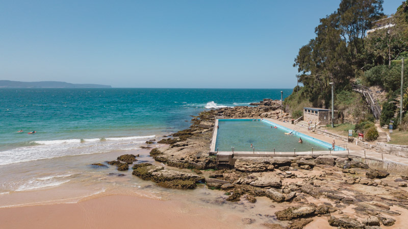 Piscina pública no canto da Palm Beach.