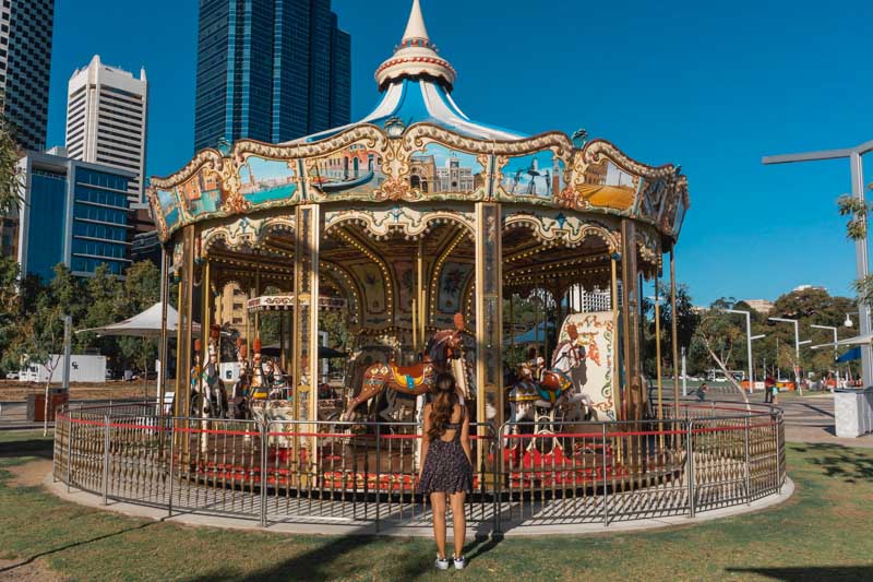 O que fazer em Perth: carrossel do Elizabeth Quay