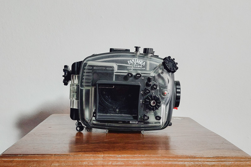 Parte de trás da caixa estanque da Fantasea.