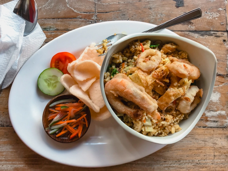 Um prato típico de Bali, como o Nasi Goreng, custa cerca de US$2 a US$7.