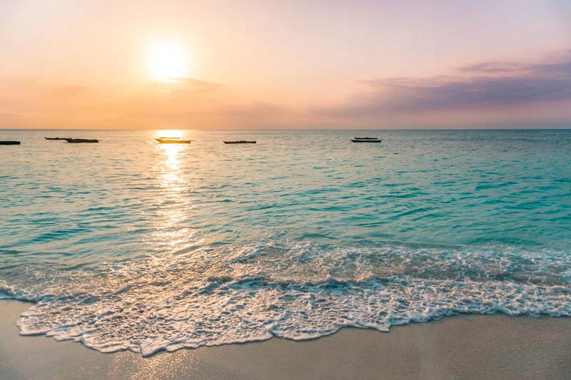 Pôr do sol na praia de Nungwi, em Zanzibar