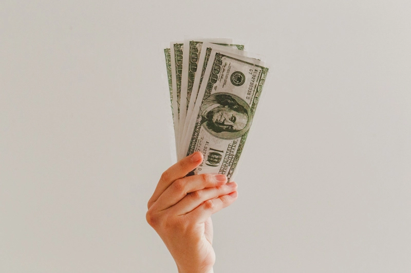 Com o cartão de débito internacional da Nomad, você pode sacar dinheiro em espécie em mais de 80 países