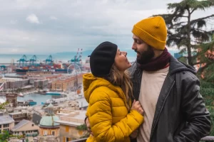 Tatá e Rafa, do Profundo no Mundo, em Gênova, na Itália.