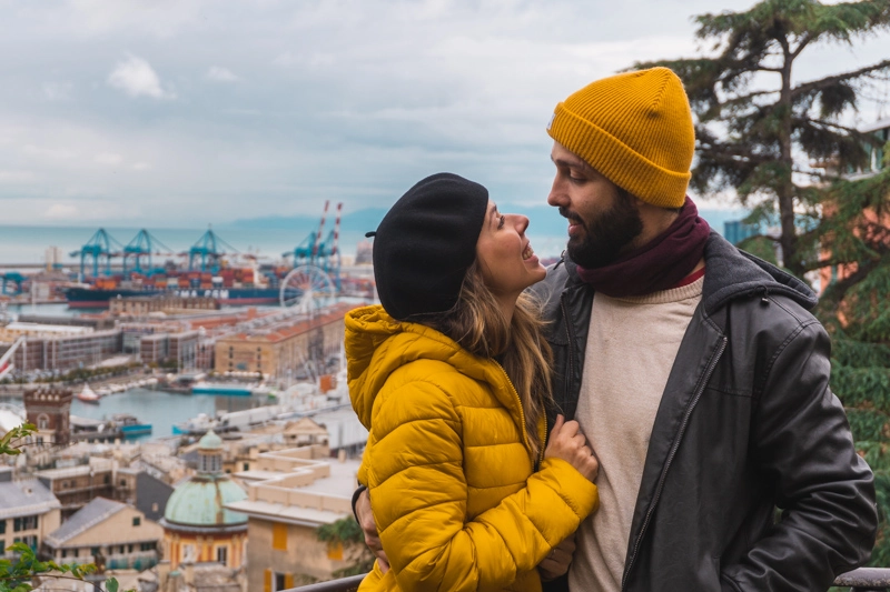 Tatá e Rafa, do Profundo no Mundo, em Gênova, na Itália.