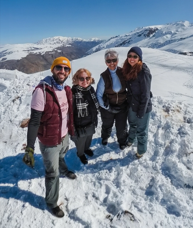 Nossas mães viram neve pela primeira vez no Chile.