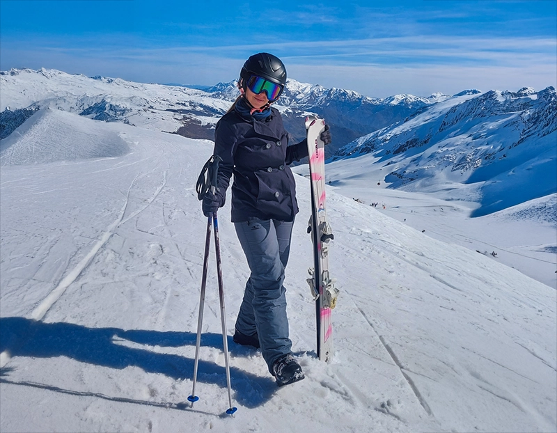 Tatá com equipamento de ski no Valle Nevado