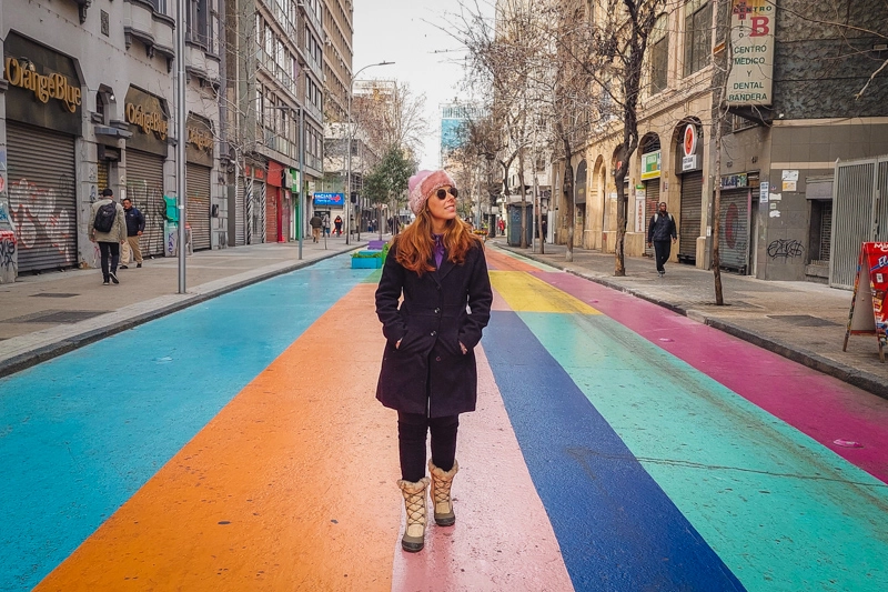 Na Calle Bandera, você encontra muitos brechós e lojas de segunda mão, para comprar roupas e acessórios de neve no Chile. 