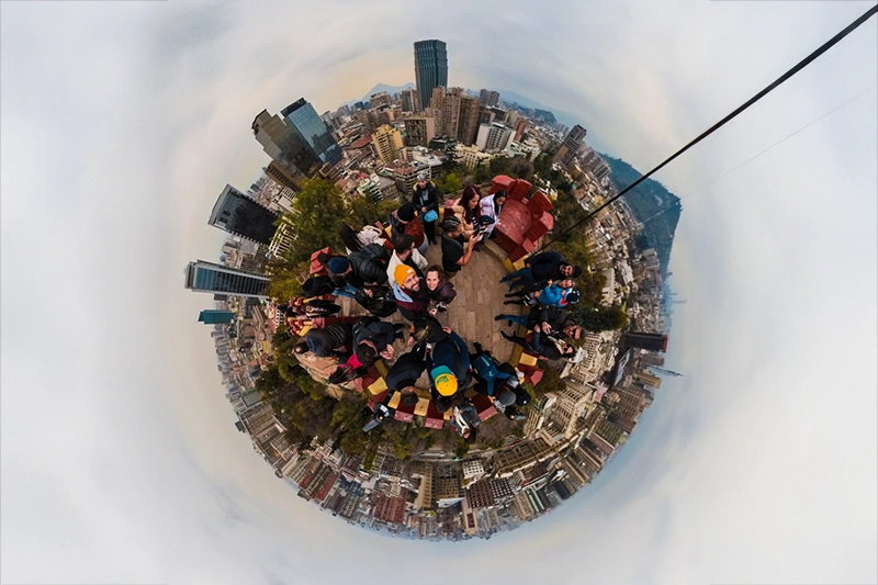 Foto em 360 graus, no topo do Cerro Santa Lucía, no Chile.