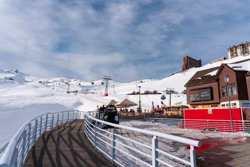 El Montanes, restaurante na Plaza La Gondola, no Valle Nevado
