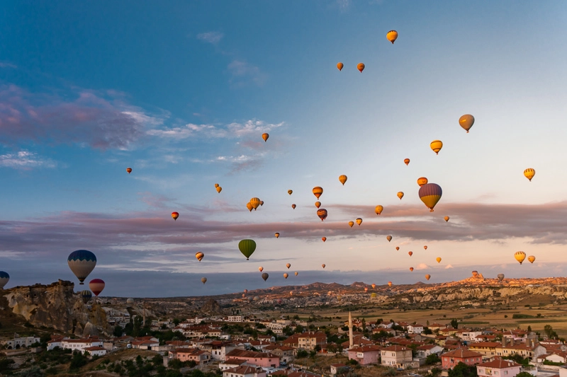 a melhor época para visitar a Capadócia e voar de balão é de abril a outubro