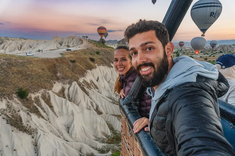 Voar de balão na Capadócia é uma das experiências mais incríveis para viver na Turquia