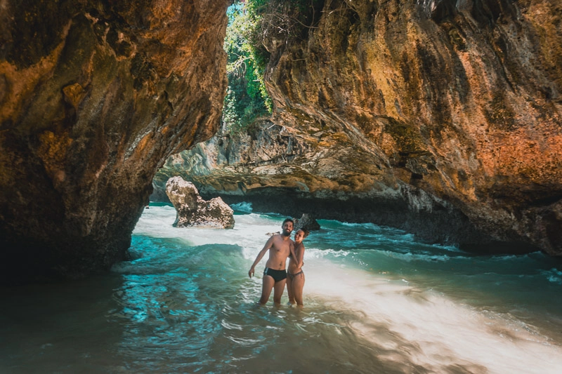 praia chamada de Blue Point, em Uluwatu, Bali