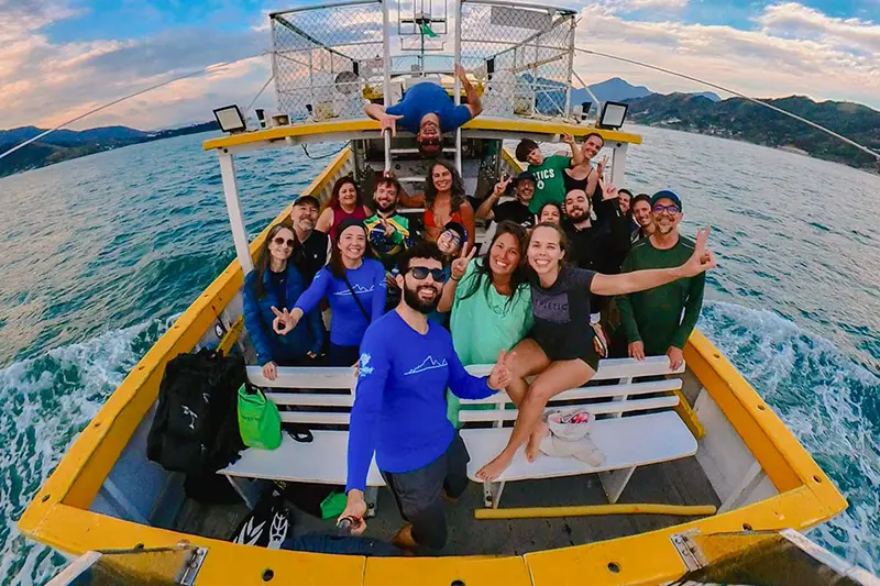 Operação de mergulho em Alcatrazes com a Rosa do Mar, a bordo do Capitão Ximango.